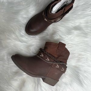 Coolway Brown Booties Chain Detail Size 6